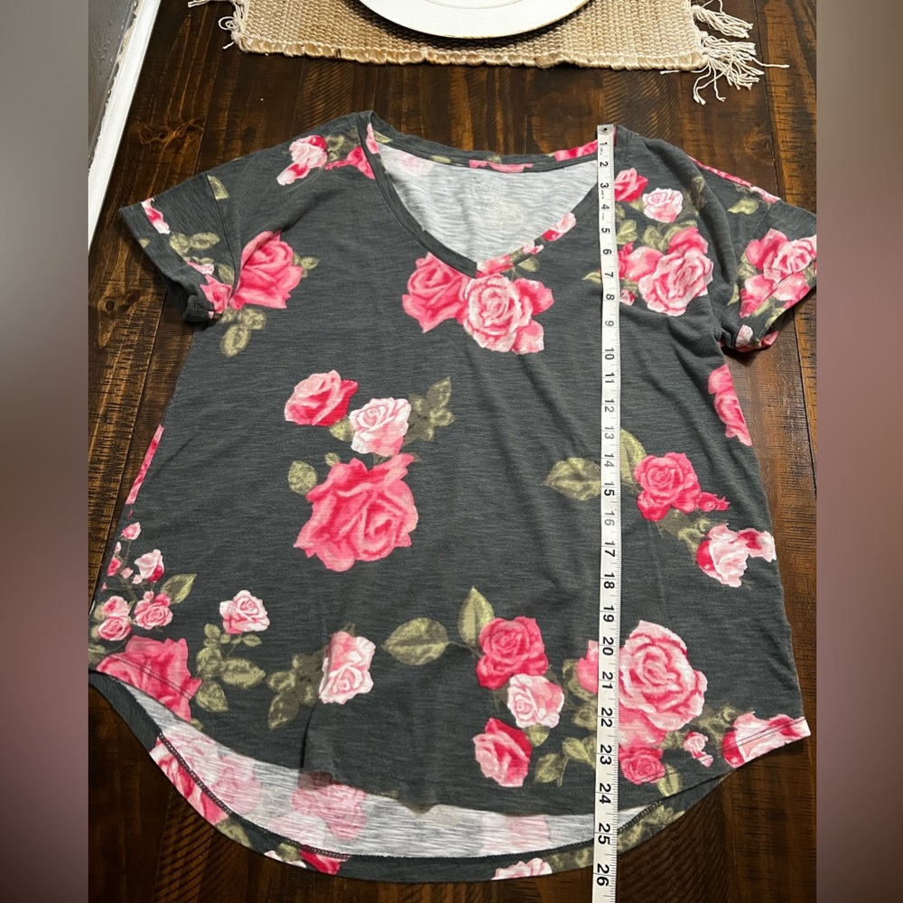 Cuffed sleeve Roses Tee 24/7 - Picture 6 of 7